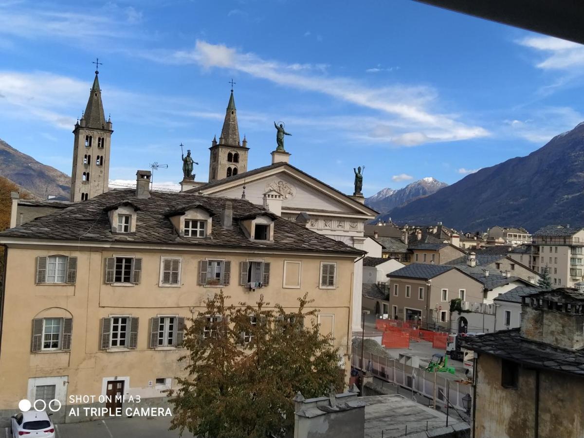 Un Oeil Sur La Cathedrale Apartman Aosta Kültér fotó